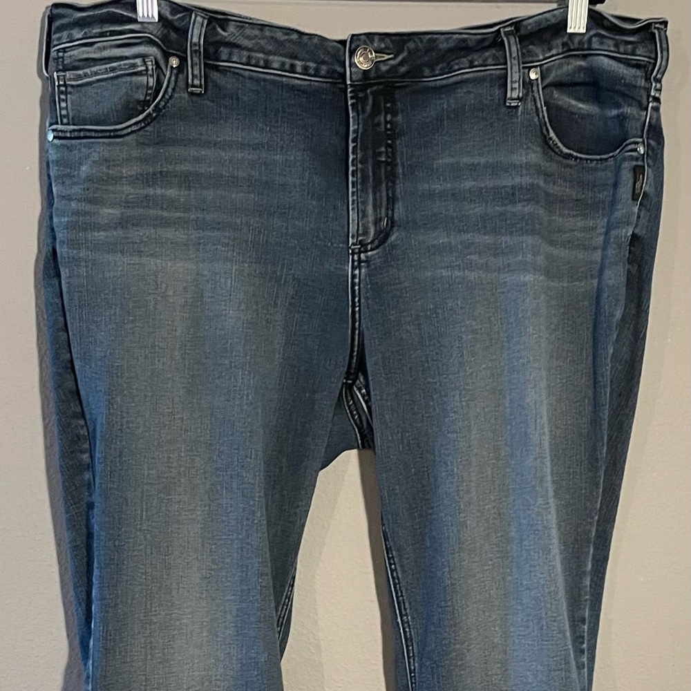 Silver Jeans Elsye Slim Bootcut Mid-Rise Plus Size 22 Length 31